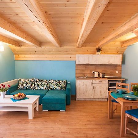 Alpejska Wioska Villa อิสเตบนา ภายนอก รูปภาพ