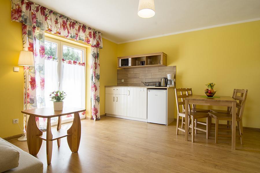 Alpejska Wioska Villa อิสเตบนา ภายนอก รูปภาพ