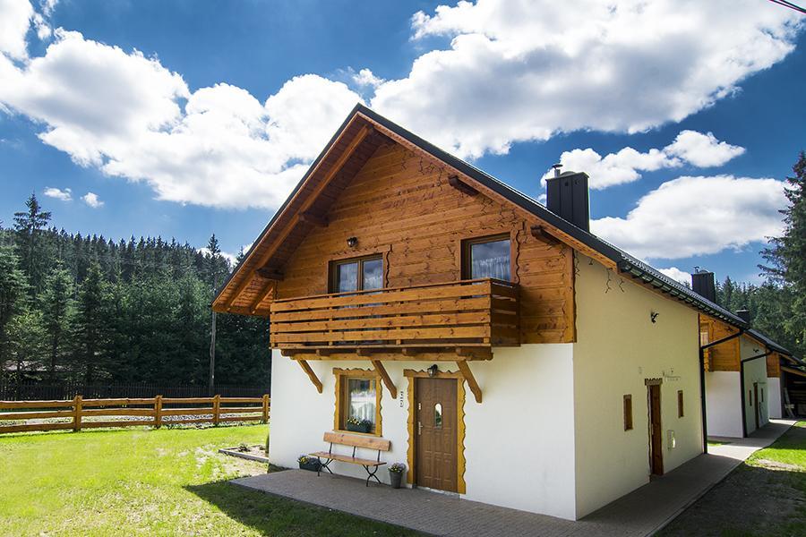Alpejska Wioska Villa อิสเตบนา ภายนอก รูปภาพ